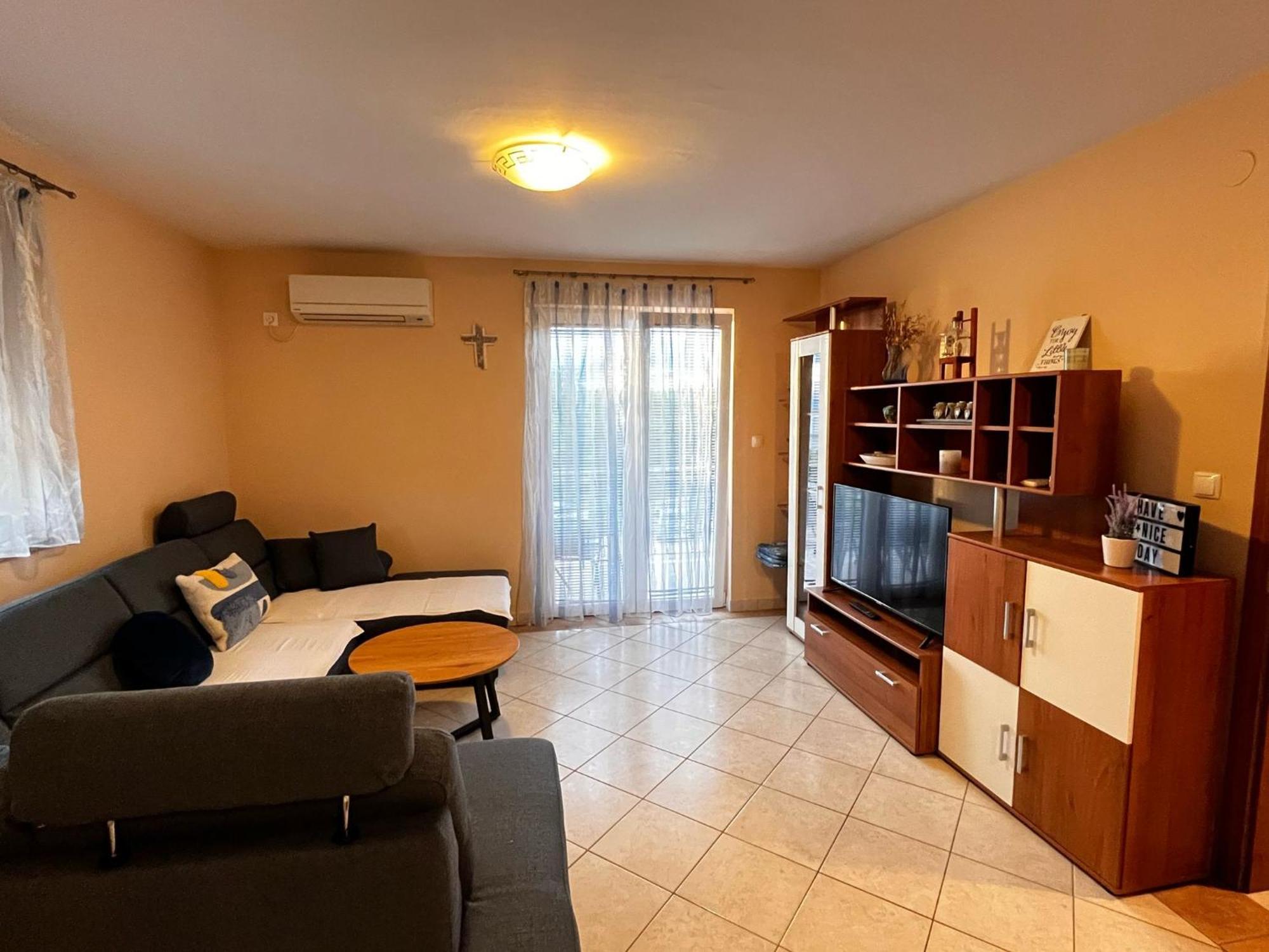 Apartments Jadranka Malinska Luaran gambar